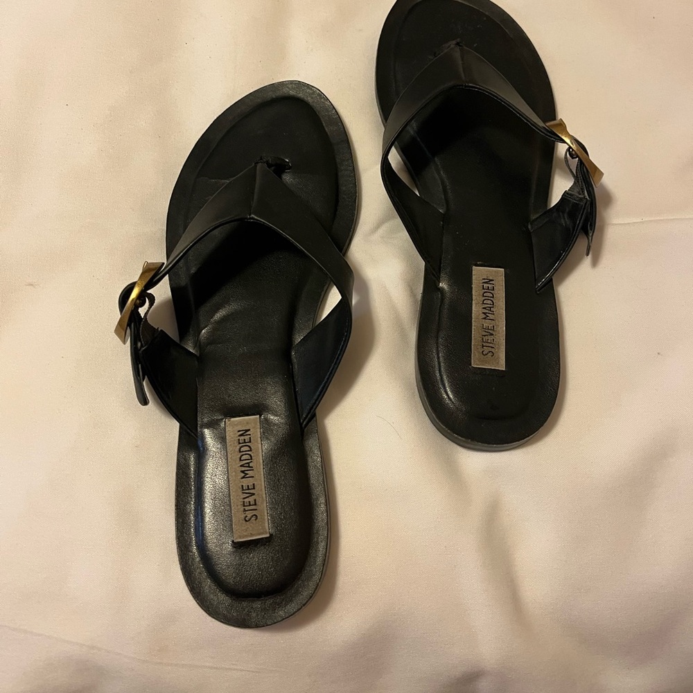 LIKE BRAND NEW STEVE MADDEN SANDALS GREAT PRICE !!! 😊❤️